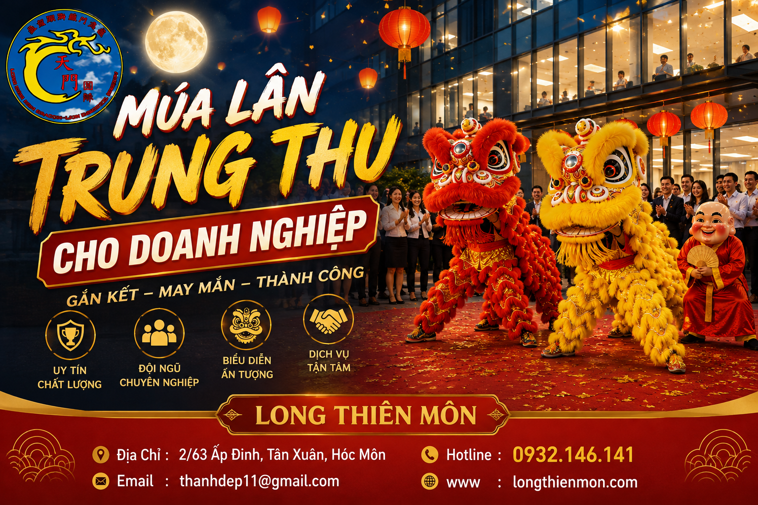 Tổ chức một đêm hội trăng rằm trọn vẹn cho các bé luôn là trăn trở của nhiều ban quản lý chung cư, tổ dân phố và các trường học khi mùa thu về. Việc lựa chọn dịch vụ múa lân Trung Thu cho thiếu nhi chất lượng không đơn thuần là thuê một vài người mặc đồ lân đến nhảy múa qua loa. Đó là nghệ thuật truyền tải năng lượng tích cực và tạo dựng ký ức tuổi thơ sâu sắc cho các em nhỏ. Một bài biểu diễn thành công cần chạm đến cảm xúc và giữ chân được những khán giả nhỏ tuổi vốn rất dễ phân tâm.  Trung Thu năm ngoái, mình quyết định liên hệ bên Long Thiên Môn đặt dịch vụ múa lân Trung Thu cho thiếu nhi trong khu phố nhà mình. Tiếng trống hội vừa vang lên rộn rã là lũ trẻ đã ùa ra sân, reo hò phấn khích theo từng nhịp nhảy, nhào lộn của chú Lân và ông Địa. Nhìn đám trẻ mắt sáng rực, vừa cười giòn tan vừa nối đuôi nhau rước đèn theo đoàn lân làm mình xúc động vô cùng. Khoảnh khắc ấy giúp mình hiểu rằng, một chương trình Trung Thu thành công không chỉ nằm ở những chiếc bánh nướng, bánh dẻo hay chiếc lồng đèn giấy kiếng rực rỡ, mà chính là tiếng trống hội giòn giã và những điệu múa lân uyển chuyển, mang đậm bản sắc văn hóa dân gian.  Tuy nhiên, để có được một buổi diễn thành công như vậy, ban tổ chức cần phải hiểu rõ những nguyên lý vận hành và kỹ thuật đằng sau mỗi nhịp trống, bước chân của người vũ công. Hãy cùng đi sâu vào những chi tiết chuyên môn để hiểu cách thiết lập một chương trình biểu diễn hoàn hảo cho các bé thiếu nhi.  Yếu tố kỹ thuật tạo nên bài múa lân Trung Thu cuốn hút cho trẻ em  Biểu diễn cho trẻ em đòi hỏi một tư duy dàn dựng hoàn toàn khác biệt so với biểu diễn khai trương hay động thổ của doanh nghiệp. Trẻ nhỏ nhạy cảm với âm thanh lớn và dễ hoảng sợ trước những hình ảnh kỳ quái. Do đó, từ âm nhạc, tạo hình cho đến kịch bản di chuyển đều phải được tính toán dựa trên tâm lý học hành vi của trẻ nhỏ.  Kỹ thuật trống trận và nhịp điệu phù hợp sinh lý trẻ em Nhiều người nghĩ rằng trống múa lân cứ gõ càng to, dồn dập càng tốt. Thực tế hoàn toàn ngược lại khi biểu diễn cho trẻ em. Tiếng trống khai trương với nhịp điệu nhanh, dồn dập (thường đạt tần số âm thanh lớn và nhịp độ trên 130 nhịp mỗi phút - bpm) dễ khiến trẻ nhỏ dưới 5 tuổi bị giật mình, hoảng sợ và khóc thét. Hệ thính giác của trẻ nhỏ chưa hoàn thiện để tiếp nhận các luồng âm thanh có biên độ dao động mạnh và liên tục như vậy. Đối với đối tượng thiếu nhi, người đánh trống (nhạc công cầm chầu) phải sử dụng kỹ thuật gõ trống rước đèn. Nhịp điệu chủ đạo thường là nhịp 2/4 hoặc 3/4 với tốc độ vừa phải, dao động từ 70 đến 90 bpm. Tiếng trống da trâu cỡ trung (đường kính mặt trống khoảng 50-60 cm) tạo ra âm trầm ấm, không quá chói tai. Nhạc công cần tiết chế lực gõ ở phần rìa gỗ của trống để tạo âm 