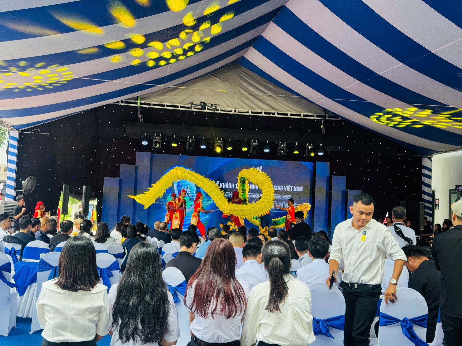 Múa lân khai trương giá rẻ HCM